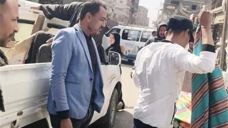 مواصلة رفع الإشغالات بالشوارع الرئيسية والفرعية داخل أحياء أسوان