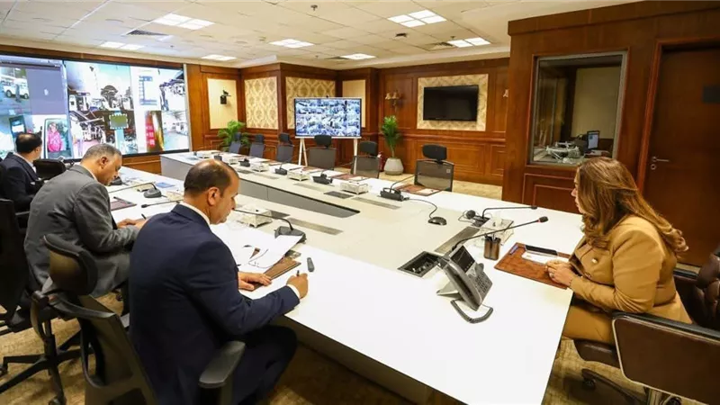 وزيرة التنمية المحلية تتابع تطبيق تعريفة الركوب الجديدة بعد زيادة الأسعار
