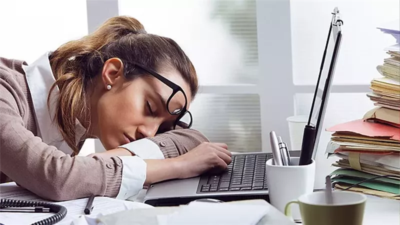 السبب وراء الشعور بالتعب حتى بعد الحصول على قسط كاف من النوم