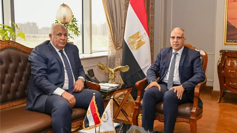 سويلم والزملوط يناقشان إدارة المياه الجوفية وتطوير الري بواحة سيوة