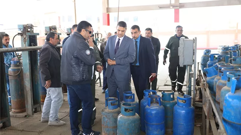نائب المحافظ يتفقد منافذ بيع السلع الغذائية والأسواق بمدينة المنصورة