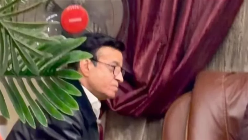 حلمي عبدالباقي يصل مقر نقابة المهن الموسيقية لخضوعه للتحقيق