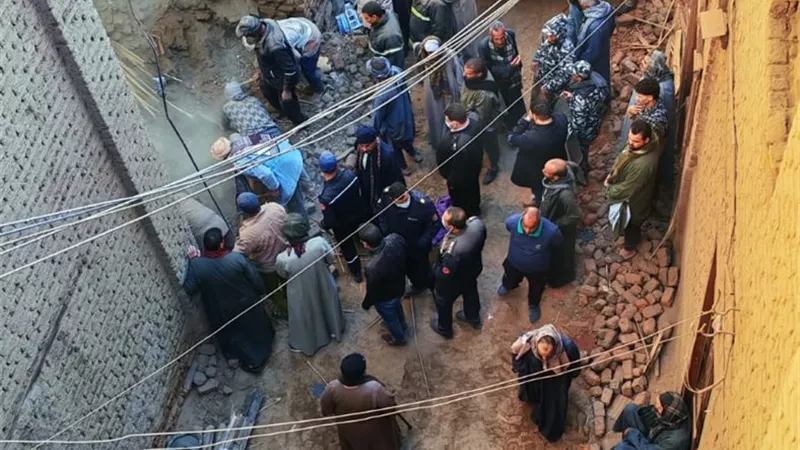 وفاة سيدة تحت أنقاض منزل منهار من ثلاثة طوابق في بني شقير بأسيوط