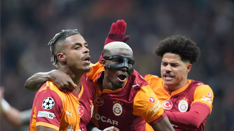 دوري أبطال أوروبا.. أوسيمين يصنع وليمينا يسجل في مباراة ليفربول وجالطة سراي