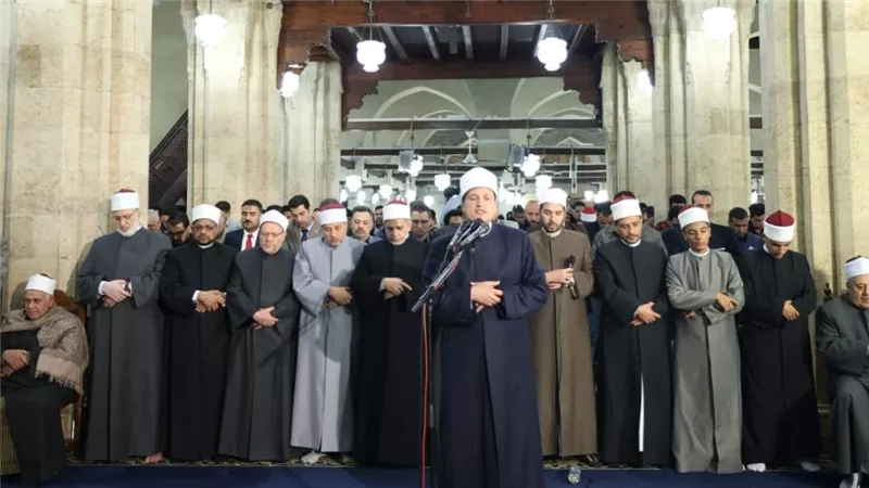 أولى الليالي الوترية من رمضان.. الآلاف يؤدون صلاتي العشاء والتراويح بالأزهر