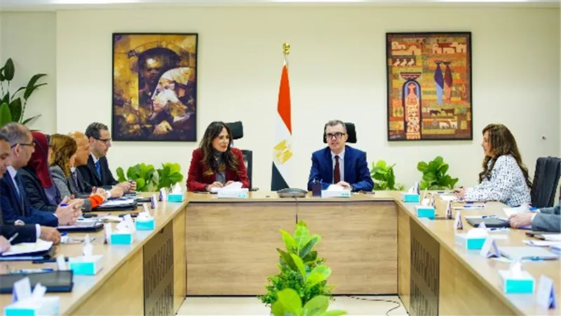 وزير التخطيط والإسكان يبحثان الخطة الاستثمارية لتعزيز التنمية العمرانية
