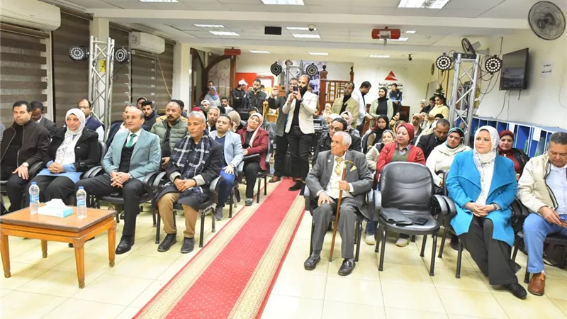 محافظ أسيوط يشهد العرض الختامي لمسرحية أبناء النور الواحد