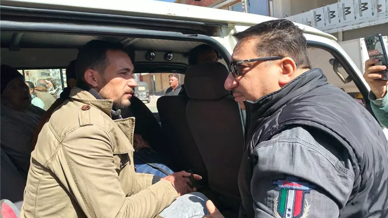جولة صباحية لرئيس مركز طهطا لمتابعة تطبيق تعريفة الركوب الجديدة وتوافر الوقود