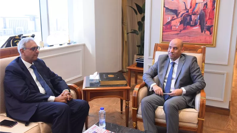 وزير العمل يبحث مع شركة عالمية ذات استثمار هندي التوسع في نقل الخبرات للشباب