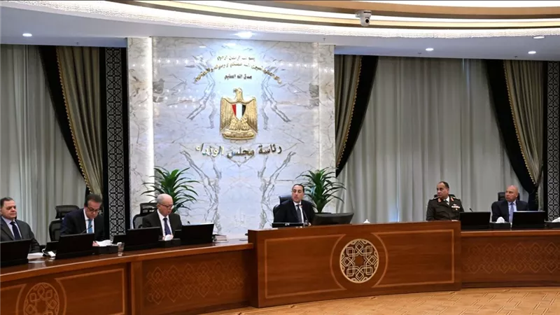 رئيس الوزراء يترأس اجتماع لجنة إدارة الأزمات المركزية