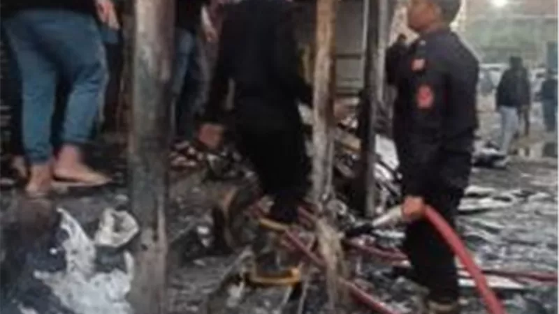 المعمل الجنائي يحسم الجدل: ماس كهربائي وراء حريق محلات سوق كوم أمبو