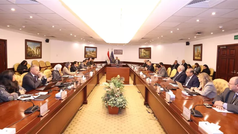 وزير الاتصالات يستعرض إنجازات استراتيجية الذكاء الاصطناعي عام 2025 