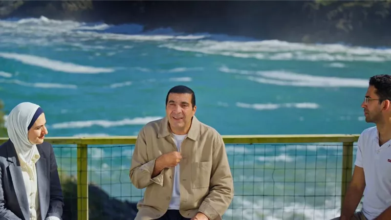 عمرو خالد: سورة مريم تلخص تتماسك في لحظات الضعف.. والألم سر الاحتواء الرباني