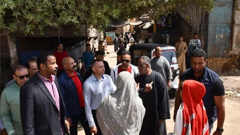 جولات ميدانية مكثفة لمحافظ أسوان لضبط الشارع وتحسين مستوى الخدمات 