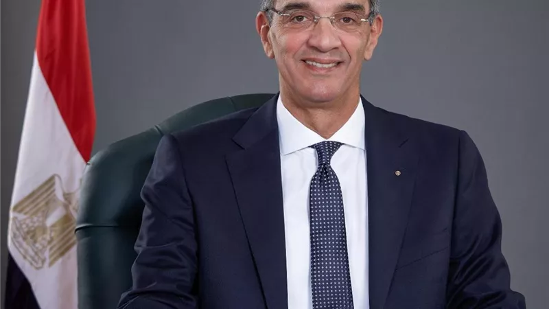 وزير الاتصالات يعتمد قرارات لدعم الذكاء الاصطناعي والبيانات المفتوحة بمصر