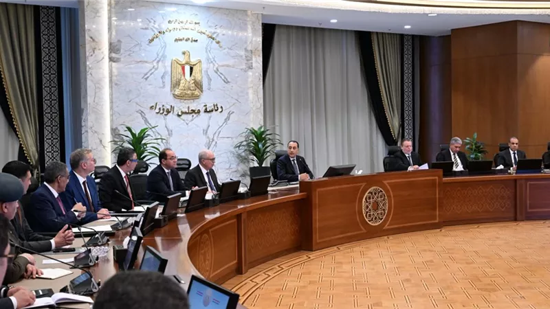 إجراءات للترشيد.. رئيس مجلس الوزراء يترأس اجتماع لجنة إدارة الأزمات المركزية