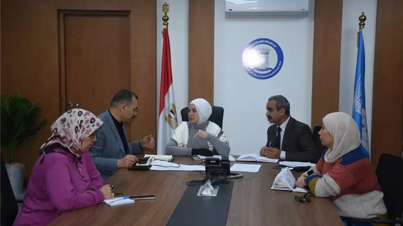 نائب محافظ الإسكندرية تتابع تطبيق التعريفة الجديدة للمواصلات من مركز السيطرة 