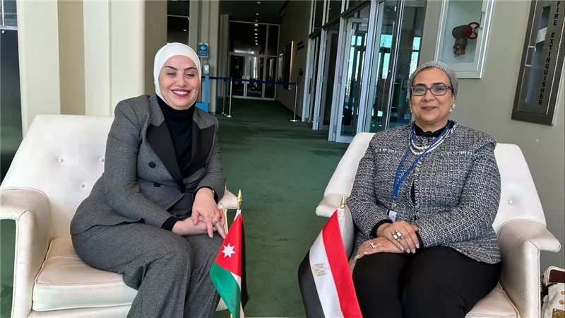 اجتماع أمل عمار السيدة مع وفاء بني مصطفى وزيرة التنمية الاجتماعية بالاردن