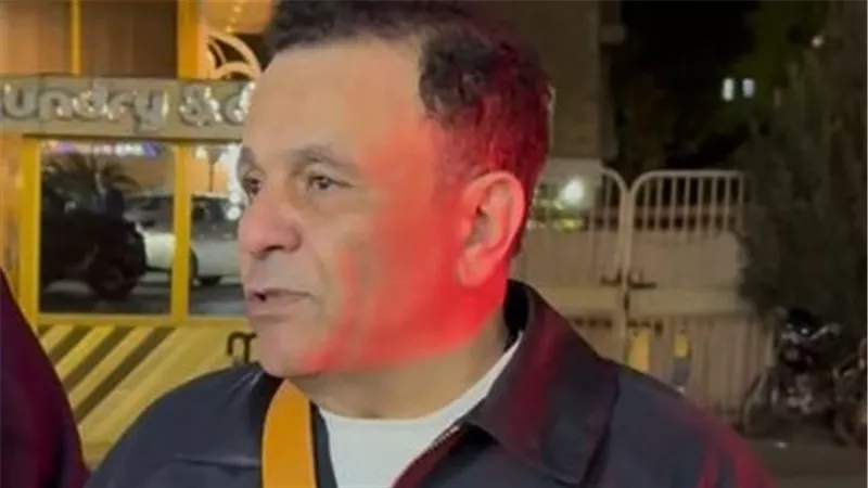 بشنطة سعرها 5,559 دولار أمريكي.. محمد فؤاد يقدم العزاء في والد خالد تاج الدين 
