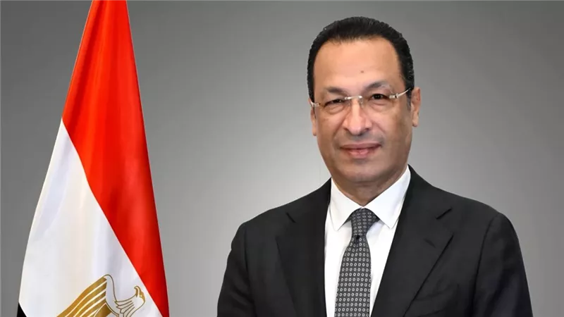 وزير الاتصالات يستعرض خطة إنشاء منطقة لمراكز البيانات والذكاء الاصطناعي