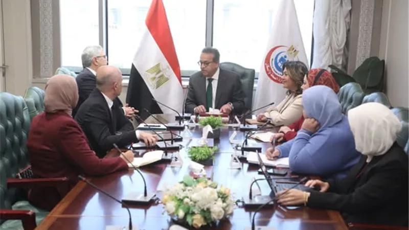 وزير الصحة يبحث مع وفد شركة عبدي إبراهيم التركية فرص الاستثمار في صناعة الدواء