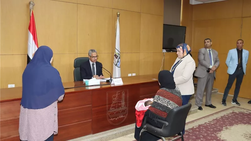 محافظ بني سويف يناقش مطالب وشكاوى واحتياجات الأهالي في 4 قرى