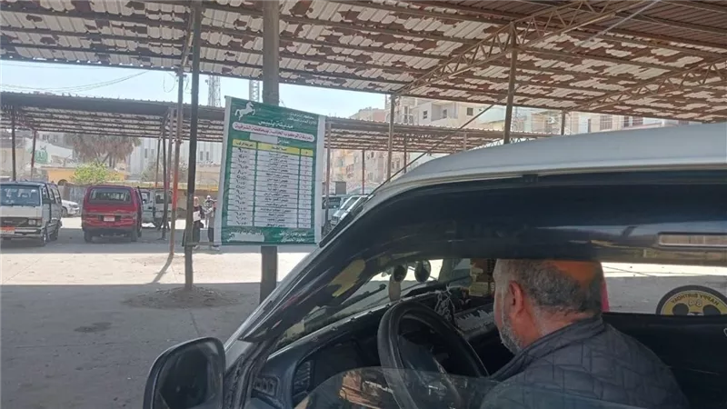 محافظ الشرقية يوجّه بوضع لوحات إرشادية بالتعريفة الجديدة داخل المواقف