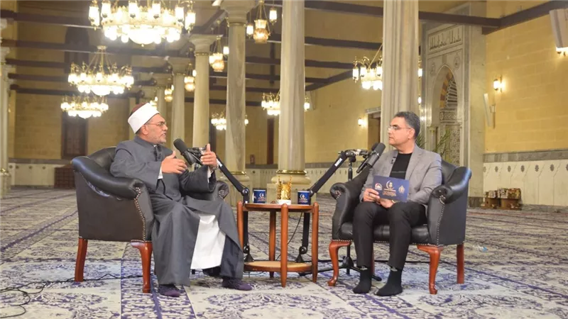 ملتقى الفكر الإسلامي بمسجد الإمام الحسين يناقش دور الشباب والتكامل المعرفي 