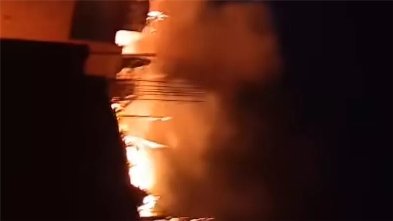 نشوب حريق فى غية حمام أعلى سطح عقار بالزاوية الحمراء