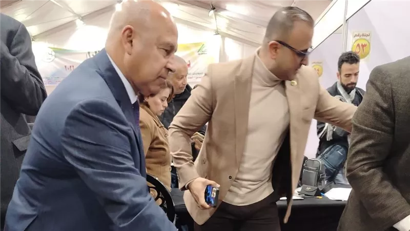 كامل الوزير يدلي بصوته في جولة الإعادة لانتخابات نقابة المهندسين