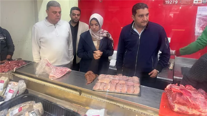 حملة مكبرة بالقناطر الخيرية لضبط الأسواق والتحفظ على لحوم ودواجن غير صالحة 