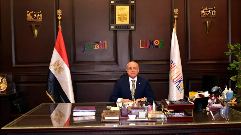 تغريم سائق ميكروباص أجرة لمخالفته التعريفة المقررة وتعريض حياة الركاب للخطر