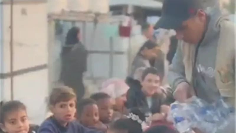 حفيظ دراجي: توزيع 15 ألف وجبة ساخنة على الأهالي في شمال غزة