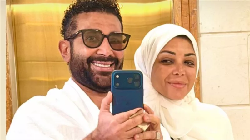 بصحبة زوجته علياء بسيوني.. أحمد سعد يؤدي مناسك العمرة