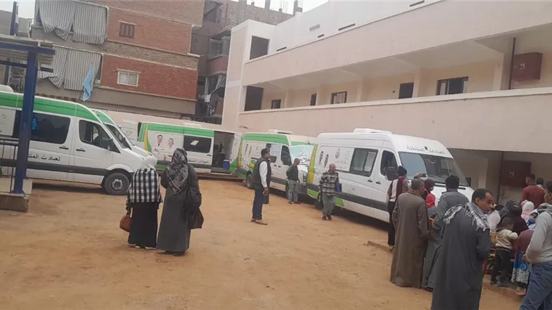 ضمن مبادرة حياة كريمة الكشف وصرف العلاج خلال قافلة طبية بمنشية ناصر بأسيوط 