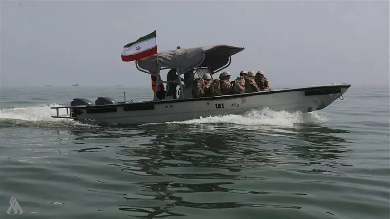الحرس الثوري الإيراني يهدد بمنع عبور سفن دول حليفة لواشنطن وتل أبيب
