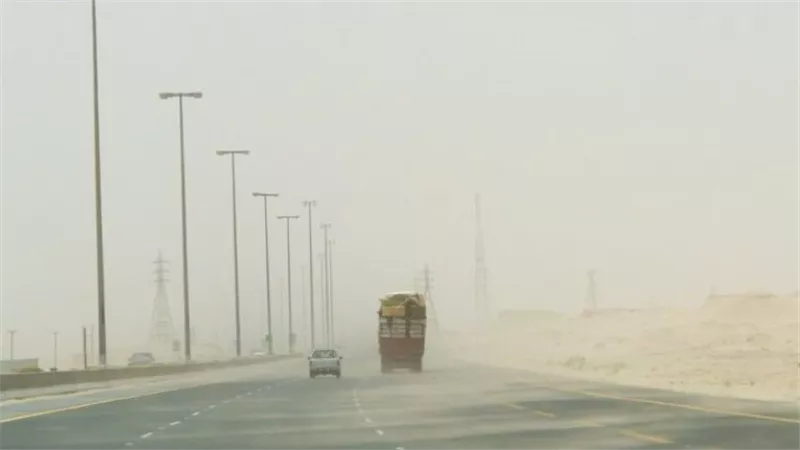 لسلامتك.. كيفية القيادة بأمان في العاصفة الترابية والرياح الشديدة؟