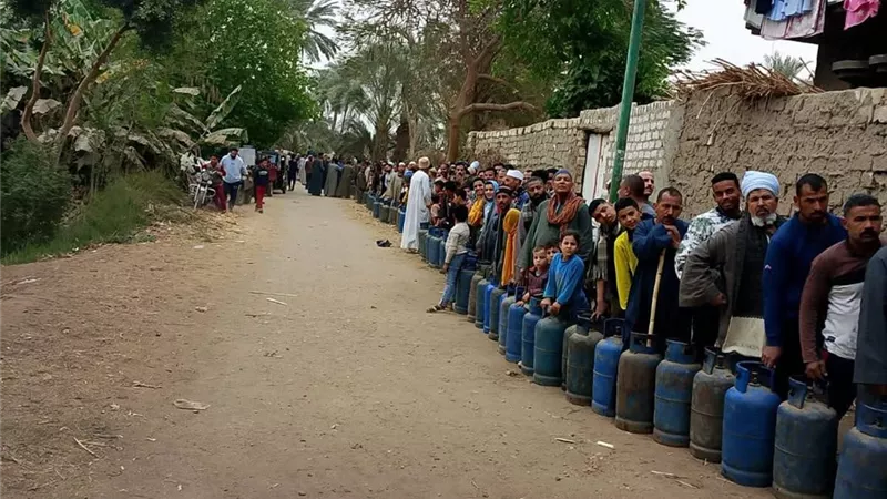 توزيع 1200 أسطوانة بوتاجاز بطهطا.. ورئيس المدنية يؤكد استمرار المتابعة 