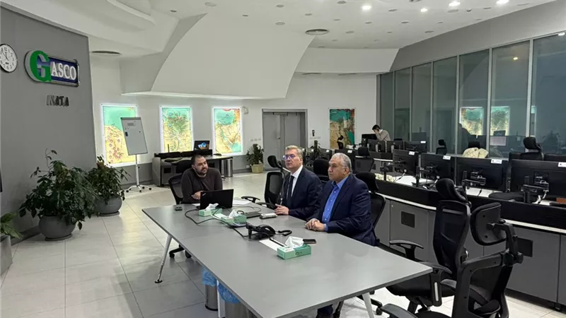 وزير البترول يتفقد مركز التحكم بالشبكة القومية للغاز ويؤكد انتظام الإمدادات