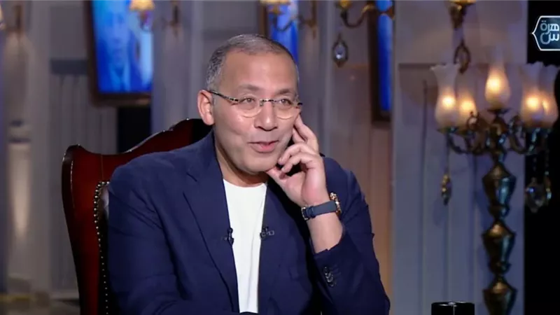 خالد صلاح يفاجئ الجمهور: هذا الداعية الأقرب إلى عقلي.. ويشرح نظرية «داروين»