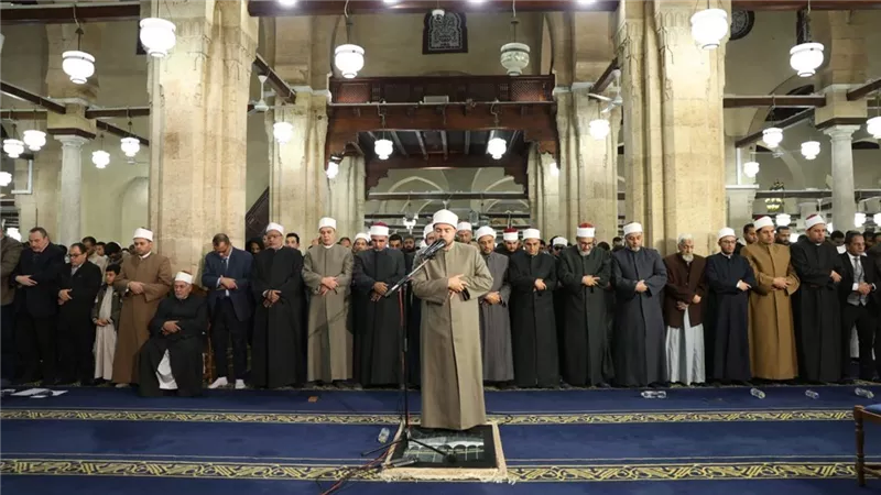 أئمة الجامع الأزهر يحيون صلاة التراويح في الليلة الخامسة والعشرين من رمضان