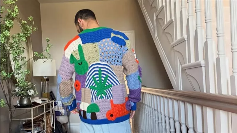تخطى سعره 80 ألف جنيه.. محمد صلاح يرتدي بلوفر كروشيه بتصميم مميز