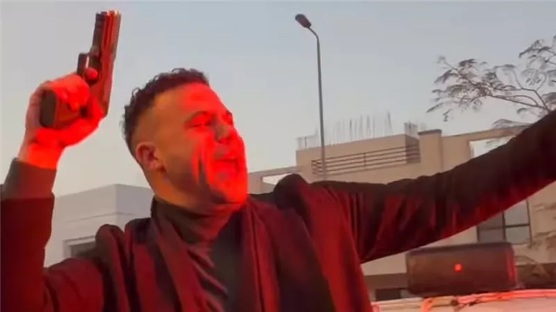 بالطلقات النارية .. محمد إمام يحتفل بالانتهاء من تصوير مسلسل 