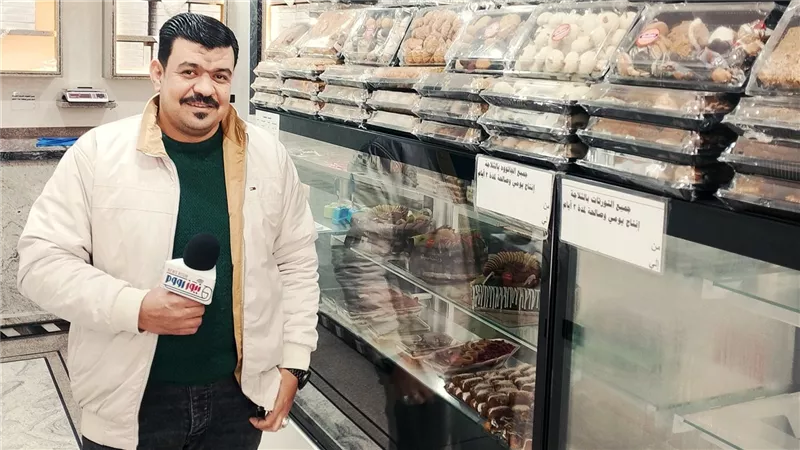 قبل عيد الفطر.. جولة داخل محل حلويات لمعرفة أسعار الكحك والبسكويت بدمياط