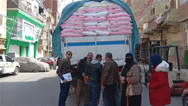 تموين الإسماعيلية يضبط 27 طن دقيق مجهول المصدر قبل بيعها في السوق