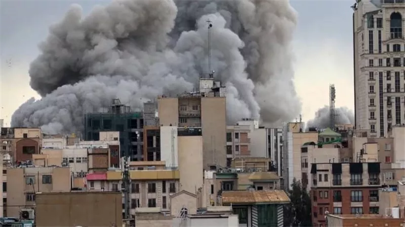 إعلام إيراني: غارة جوية تدمر مقرًا للحرس الثوري في همدان