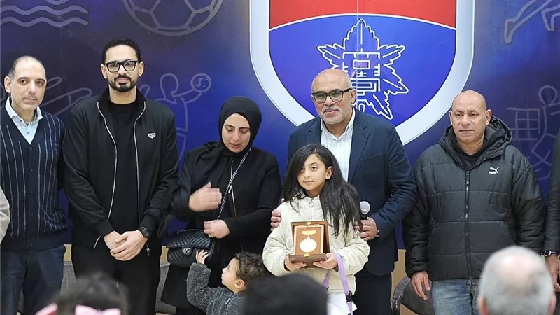 الزهور يكرم أثنتين من بطلاته.. أبنة الشهيد ومحاربة السرطان في الإفطار السنوي