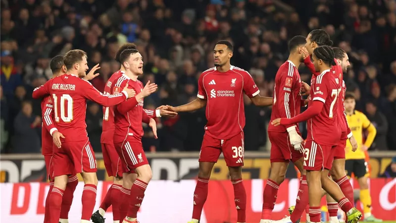 أهداف وملخص مباراة ليفربول وتوتنهام الشوط الأول اليوم في الدوري الإنجليزي 
