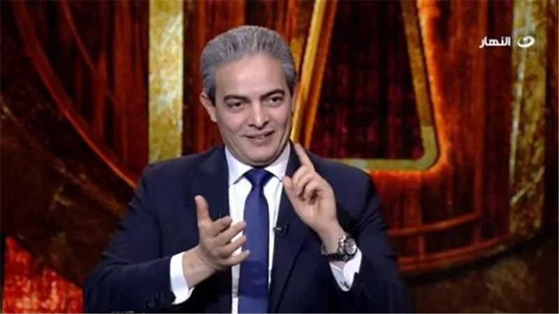 المذيع الألدغ ده ما يطلعش على التلفزيون.. نقيب الإعلاميين: شراء الهواء السبب