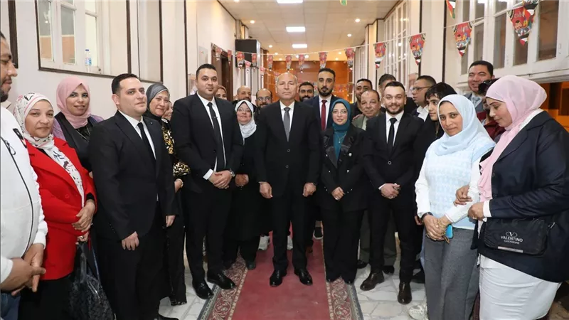 إبراهيم صابر يشارك العاملين بالمحافظة الإفطار ويشيد بجهودهم لخدمة المواطنين